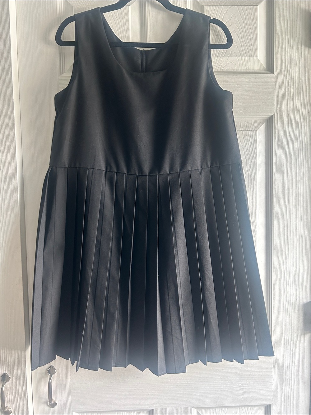 Black Sleeveless Pleated Dress